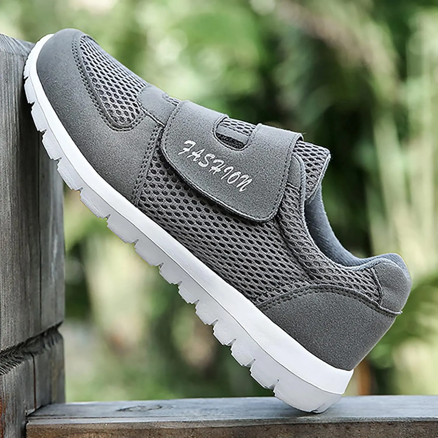 Lightweight Walking Shoes Women's 2023 New Hook Loop Solid Color Fly Woven Mesh Breathable Running Women's