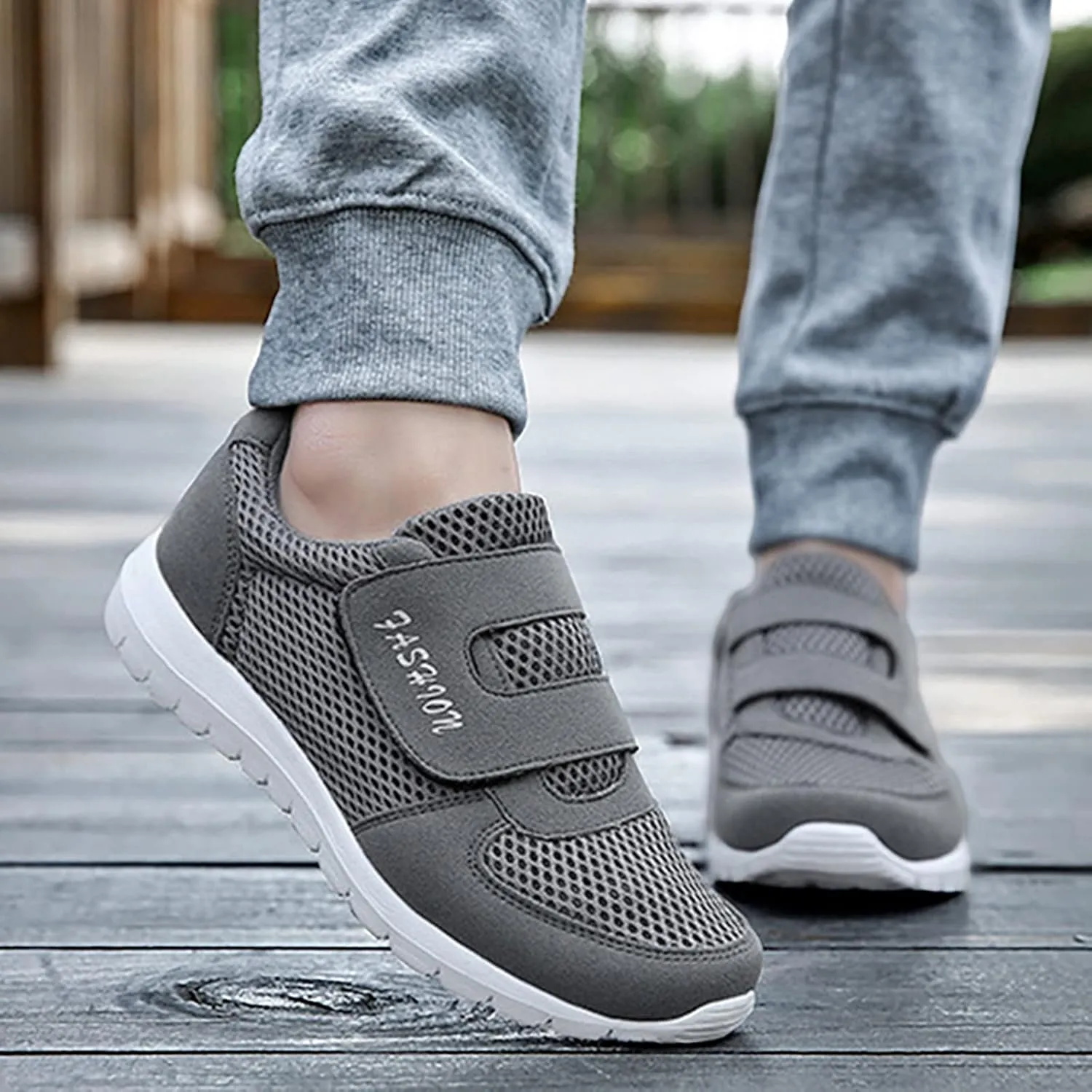 Lightweight Walking Shoes Women's 2023 New Hook Loop Solid Color Fly Woven Mesh Breathable Running Women's