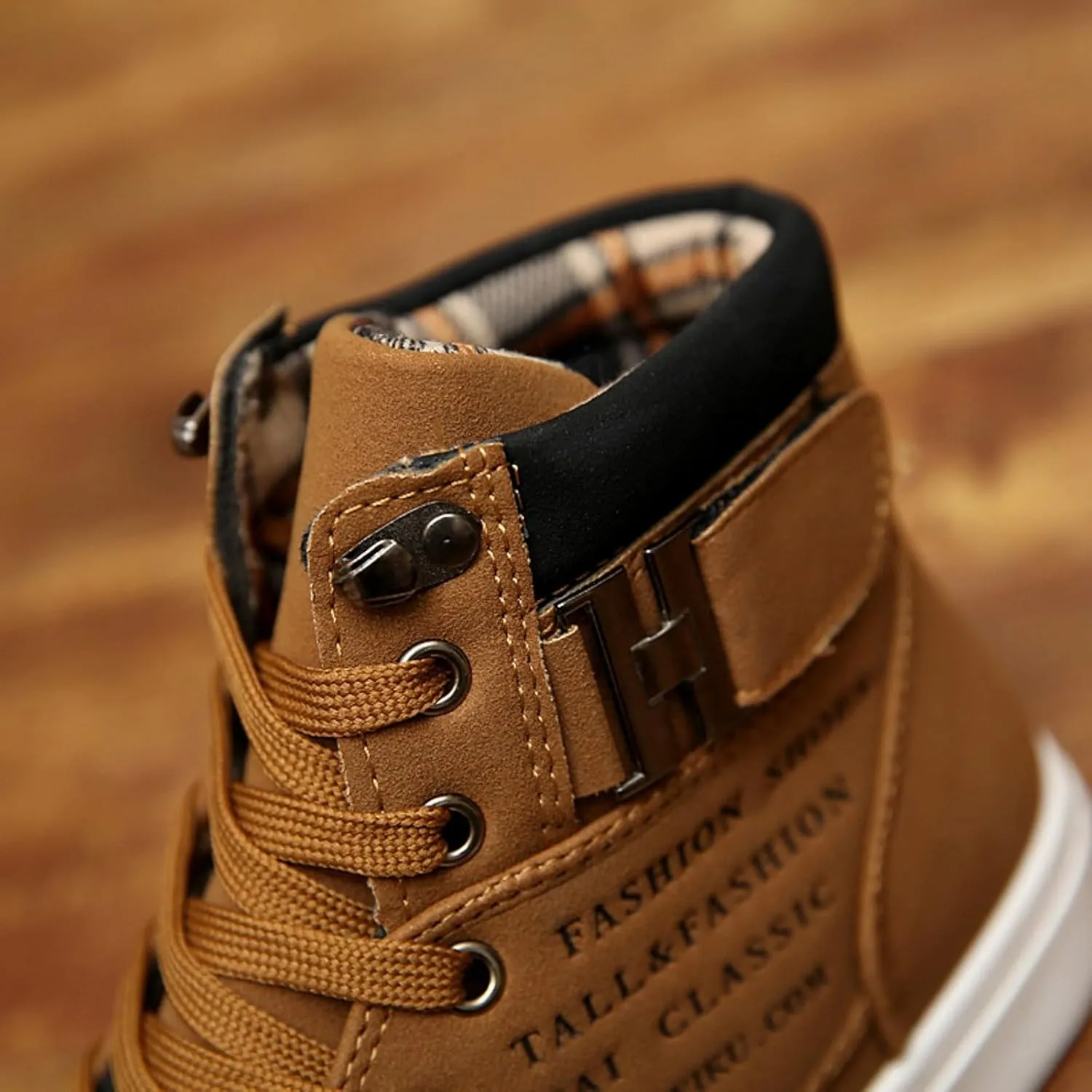 Men's High Top Sneakers Retro Casual Lace Up Sport Shoes Comfort Flat Bottom Walking Boots Outdoor Tall Water Boots Men