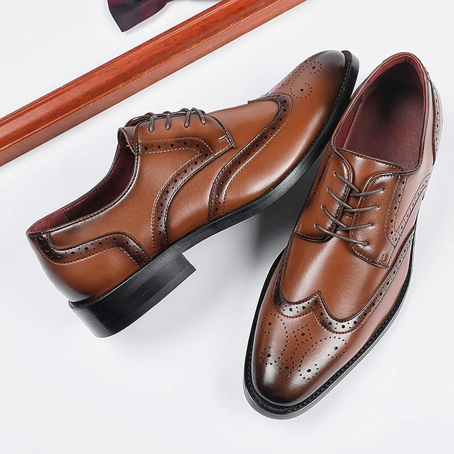 Men's Leather Wingtip Chunky Heel Oxford Shoes Business Pointed Brogue Carved Lace-Up Casual Work Dress Shoes Suitable for Work Wedding Driving