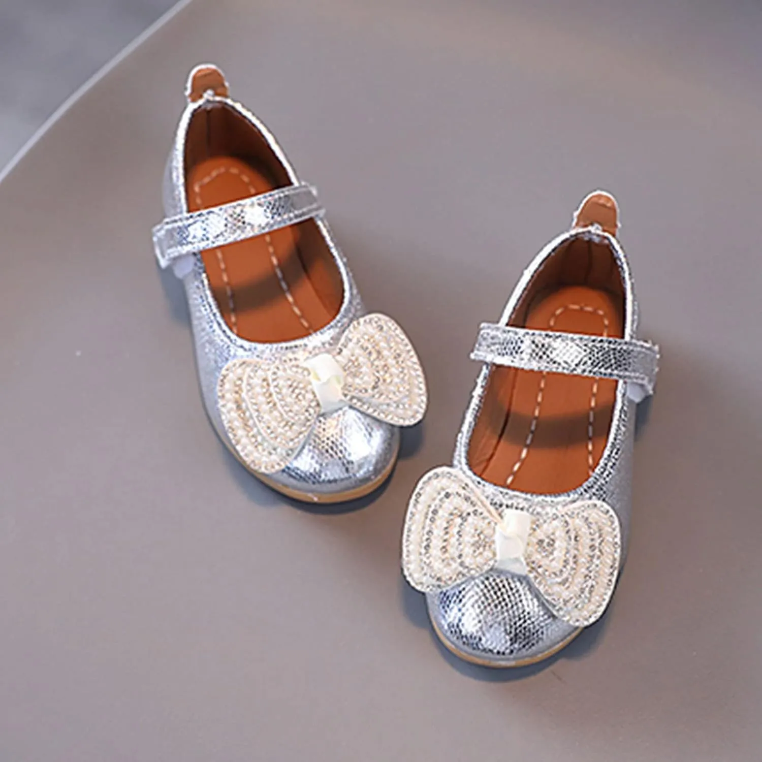 Summer and Autumn Fashion Girls Casual Shoes Solid Color Bow Pearl Hook Loop Flat Lightweight Toddler Girl Shoes 6