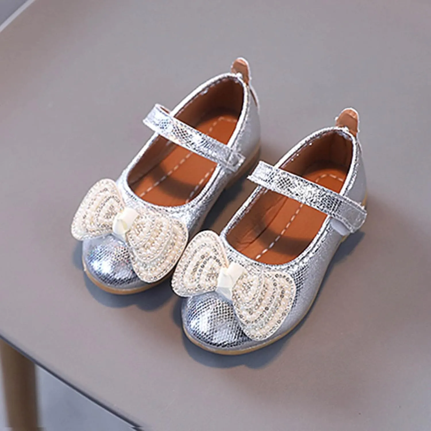 Summer and Autumn Fashion Girls Casual Shoes Solid Color Bow Pearl Hook Loop Flat Lightweight Toddler Girl Shoes 6